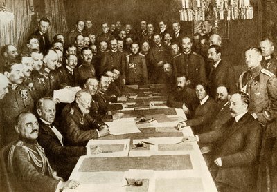 First World War: signing of the Peace Treaty of Brest Litovsk (Brest-Litovsk) on 03/03/1917 between the Germans and Russians. The Bolshevik Empire has different territories to Germany. Representatives of central empires (or Triple Alliance, Germany, Austri by Anonymous Anonymous