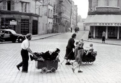 France June 1940: Exodus of the population at the Porte d