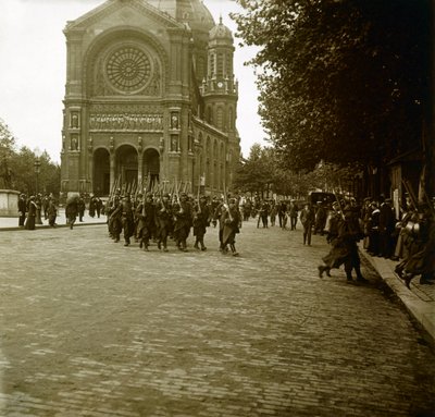 First World War: Stereoscopic glass plate - In Paris, after mobilization, young recruits leave for the front - Private collection by Anonymous Anonymous
