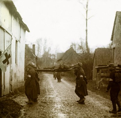 Stereoscopic glass plate on the First World War: Injured arriving at the emergency station by Anonymous Anonymous
