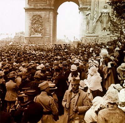 Stereoscopic Glass Plate on the First World War: The Parisian Population on the Day of Victory in 1919 by Anonymous Anonymous