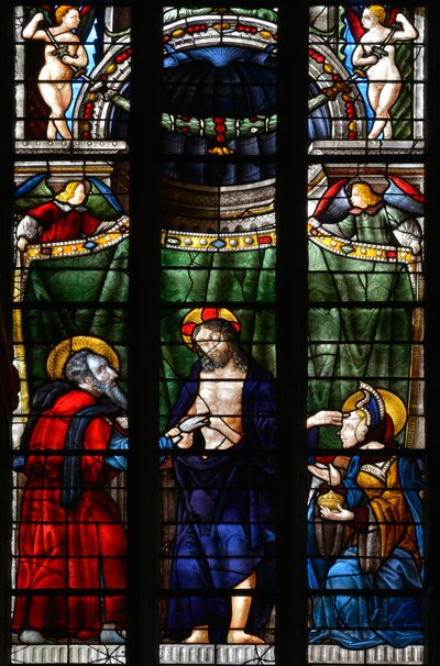 The risen Christ takes the hand of Saint Thomas to make him see his wounds and touches with the other hand the forehead of Saint Mary Magdalene - Stained glass from the chapel Notre Dame d