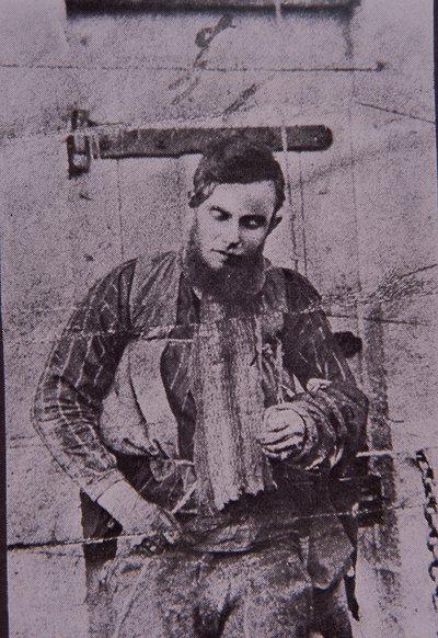 Kelly Gang member Joe Byrne strung up after death, 29 June 1880 by Australian Photographer