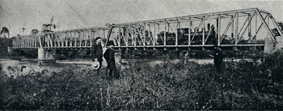 Ponte da E. F. Mogyana sobre o Rio Pardo by Axel Frick