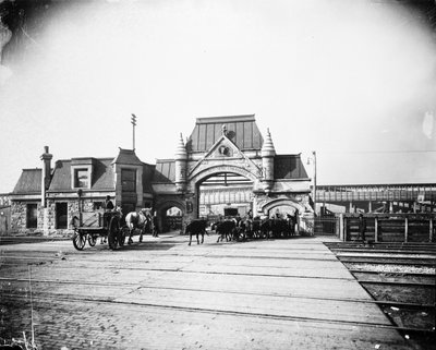Union Stock Yards gate on Exchange Avenue, Chicago, Illinois, USA, c.1905 (b/w photo) by Barnes and Crosby