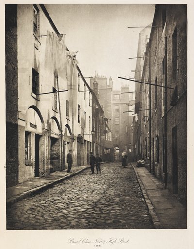 Broad Close No. 167 High Street, from The Old Closes and Streets of Glasgow by British School