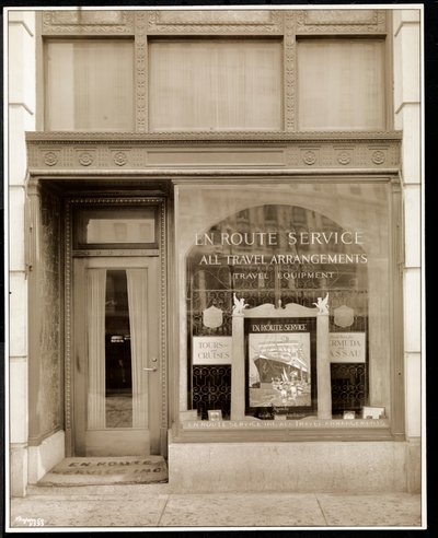 Storefront of En Route Service, Inc., at the Savoy Plaza Hotel, 59th Street and 5th Avenue, New York, 1928 by Byron Company