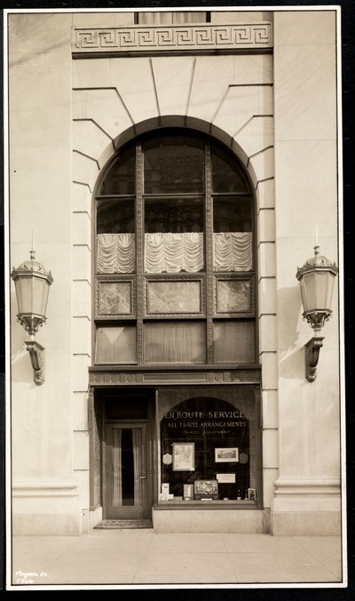 Storefront of En Route Service, Inc., at the Savoy Plaza Hotel, New York, 1928 by Byron Company