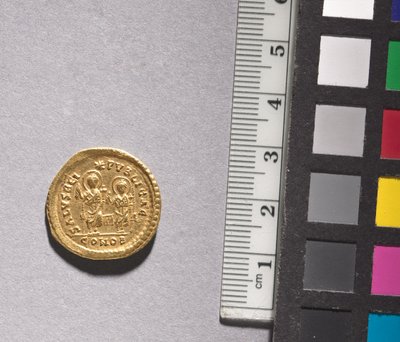 Solidus of Theodosius II and Valentinian III (reverse) by Byzantine