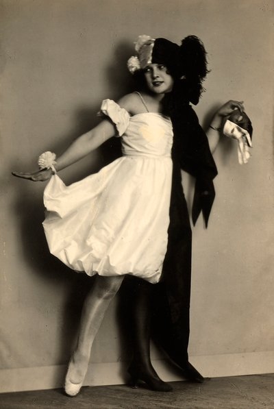 Portrait of Wanda Wulz dressed up with a costume by Carlo Wulz
