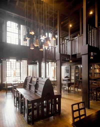 Interior view of the reading room of the School of Fine Arts by Charles Rennie Mackintosh