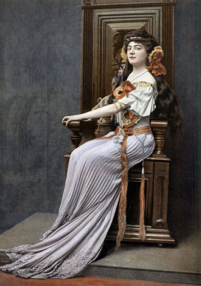 Opera singer Ketty Lapeyrette as Dalila in opera 