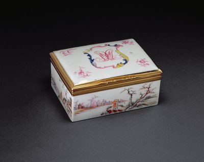 A Monogrammed Snuff Box, Qianlong Period (1736-95) c.1750 by Chinese School