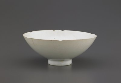 Bowl with notched rim by Chinese School