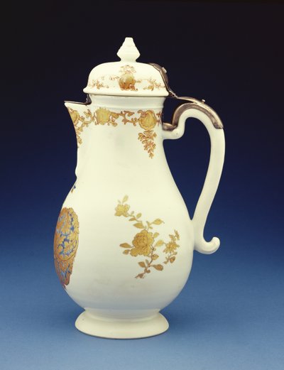 Coffee pot of Meissen form decorated predominantly in gilt with the arms of Gustav Gabriel Loodh, Qianlong period (side view of 210133) by Chinese School