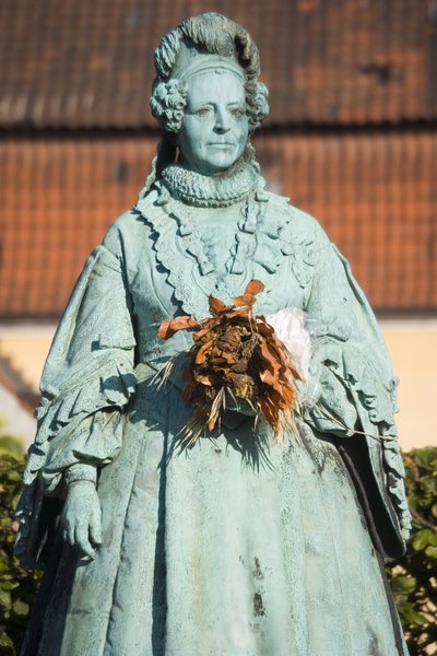 Statue of Queen Caroline Amalie of Denmark by Christien Gottlieb Vilhelm Bissen