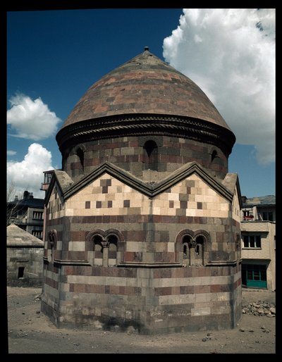 Octagonal Mausoleum of Sultan Turbesi by Dynasty Seljuq