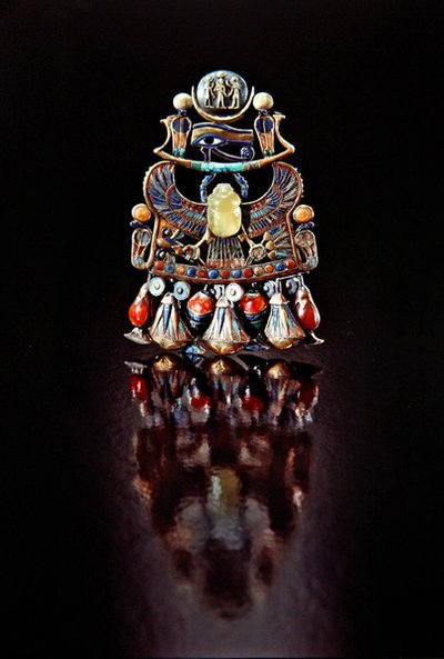 Pectoral with a bird-scarab, from the tomb of Tutankhamun, New Kingdom by Egyptian 18th Dynasty
