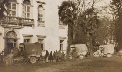 Album of the First World War in Friuli-Venezia Giulia: arrival of the ambulance with the wounded in Villa Brazzà, home to 17 of the Hospital of war in Soleschiano Manzano, 25/11/1915 by Elena Bianconcini