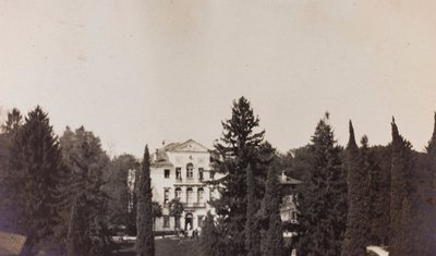 Album of the First World War in Friuli-Venezia Giulia: view of Villa Brazza, home to 17 of the Hospital of war in Soleschiano Manzano, photo taken from the church tower, 01-04/1916 by Elena Bianconcini
