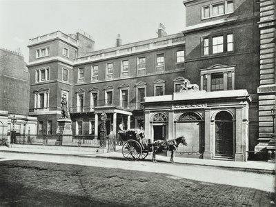 Hansom cab outside the war office, Pall Mall, Willis Collection, 1890 by English Photographer