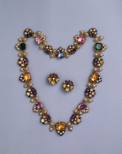 A fine Regency gold and jewelled necklace set with cushion-cut topaz, amethysts, pink tourmalines, emeralds, sapphires and peridots, with a pair of flowerhead earrings, c.1810 by English School
