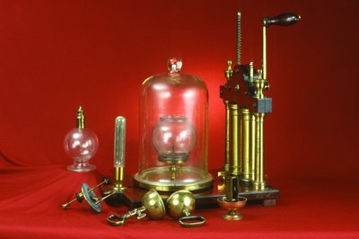 Double-barrelled air pump, supplied with various demonstration experiments including guinea and feather, Magdeburg hemispheres, bell in vacuo and collapsing bladder, c.1800 by English School