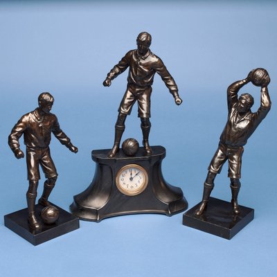 Footballers, a clock set by English School
