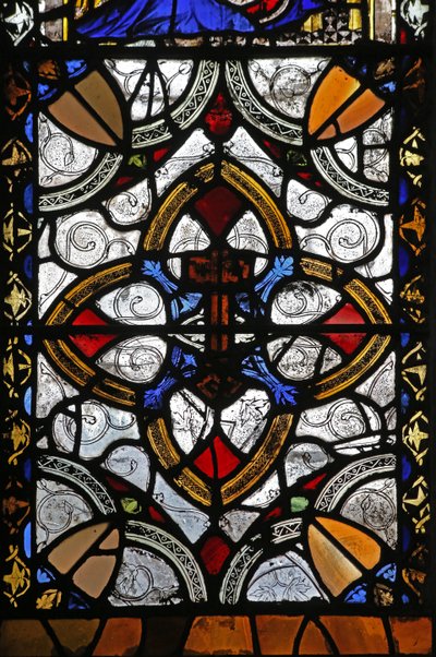 Window n4 depicting grisaille & St Peter emblem by English School