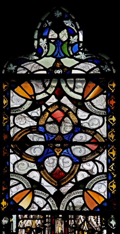 Window n4 depicting grisaille & geometric pattern by English School