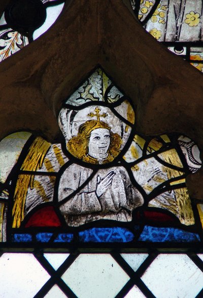 Window w4 depicting an angel by English School