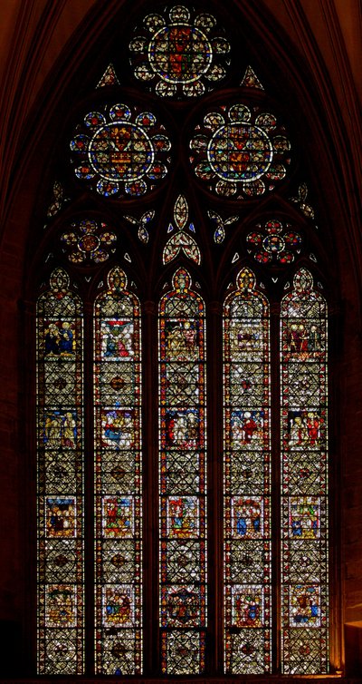 Window depicting the Chapter House east window; rest panels by English School