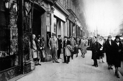Waiting for Seamstresses Leaving Work, Paris by Ernest Flammarion