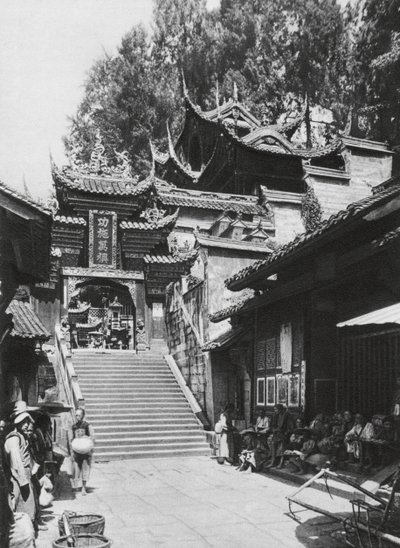 Kuanhien, Ori Lang Miao, Szechuan, Entrance to the Ori Lang Temple by Ernst Boerschmann