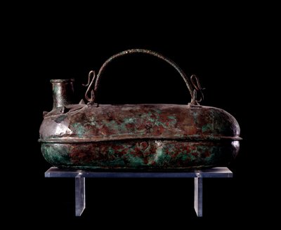 Etruscan civilization: bronze askos from the tomb of the Bronze Char in Vulci, 680-670 BC by Etruscan