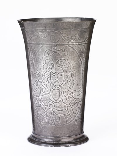 Commemorative pewter beaker with wrigglework portraits of William III and Mary II by European School