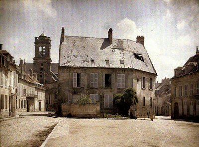 House with damaged roof, Soissons, Aisne, 1917 by Fernand Cuville