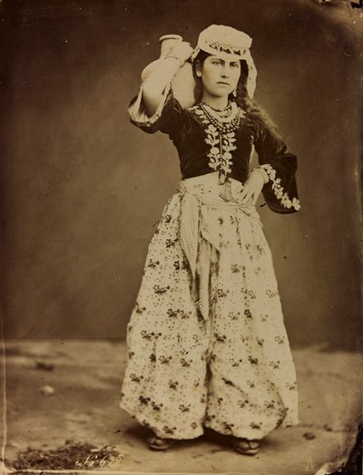 Album Damas et Baalbek: Young Syrian woman in traditional clothes by Félix Bonfils