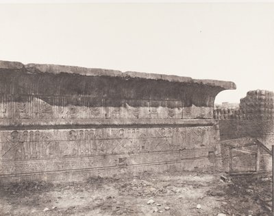 Esneh Latopolis, Sanded Construction - Exterior Wall - Cornice, 1851-52, printed 1853-54 by Félix Teynard