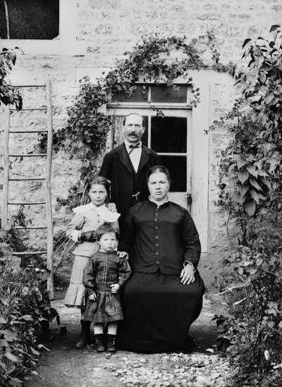 Portrait of a family in the vicinity of Bourmont en Haute Marne. Photography late 19th century. Ducos Collection. by French Photographer