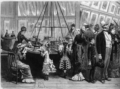 1878 World Exhibition in Paris: photoglyptic prints in the photochromy pavilion. Engraving in 