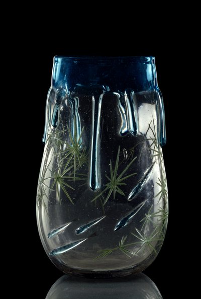 Art France: vase created around 1875-1878 in tinted glass with engraved decor and enamel by French School