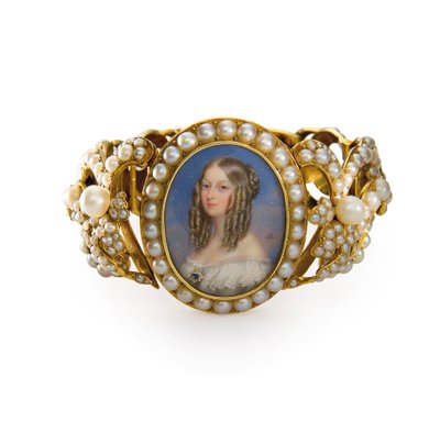 Bracelet containing a miniature of Victoire, Duchess of Nemours by French School