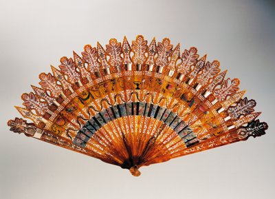 Brise hand fan with horn, red ivory, mother of pearl and tortoise shell ribs, Charles X period, France by French School