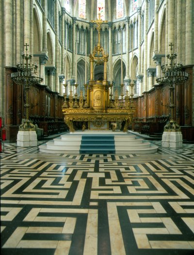 Cathedrale de Saint Omer (North 59): Altar and maze by French School