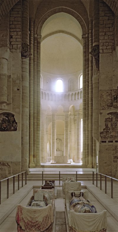 Nave and apse of the abbey church with the effigies of Henry II, King of England and his wife, Eleanor of Aquitaine by French School