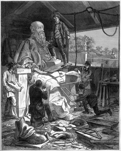 Restoration of the statues of the Corps-Legislatifs to prepare for the World Exhibition in Paris in 1878. The restaurateurs take care of the statue of Michel de L