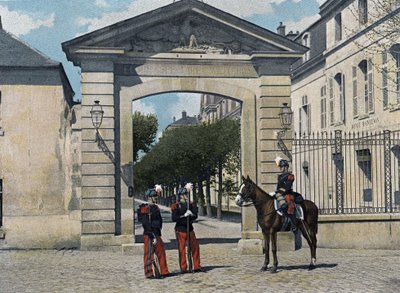 Special military school of Saint-Cyr, internal service: Infantry and cavalry pupils in large service clothing. In 