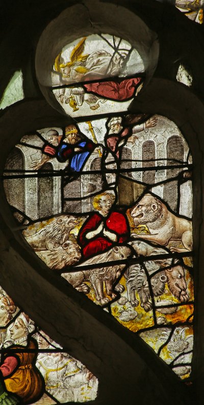 Window depicting Daniel in the Lions