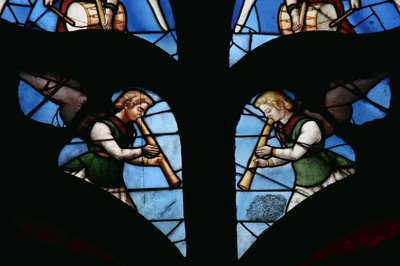 Window depicting Musical Angels by French School